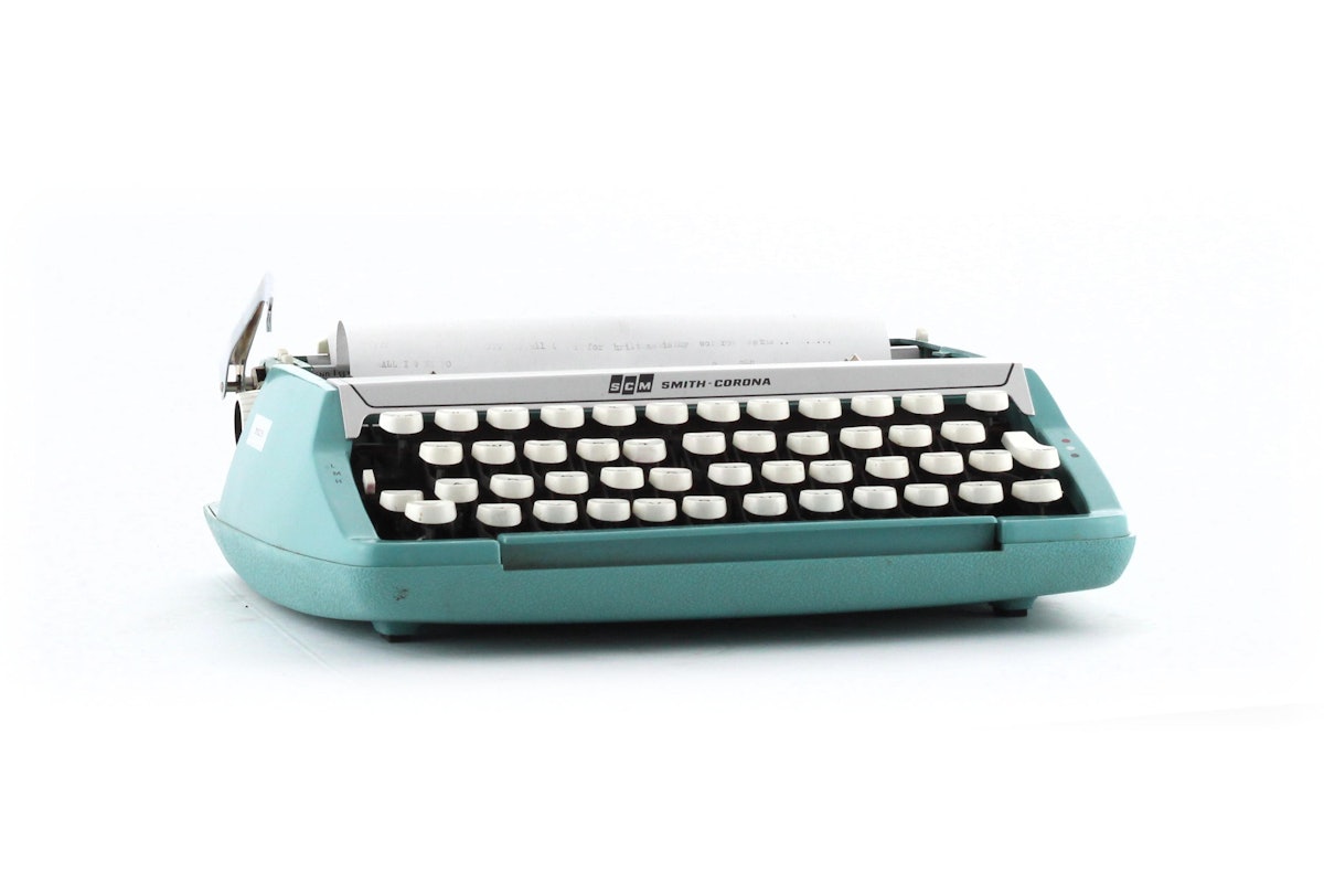 SMC Smith Corona Corsair Deluxe Portable Typewriter